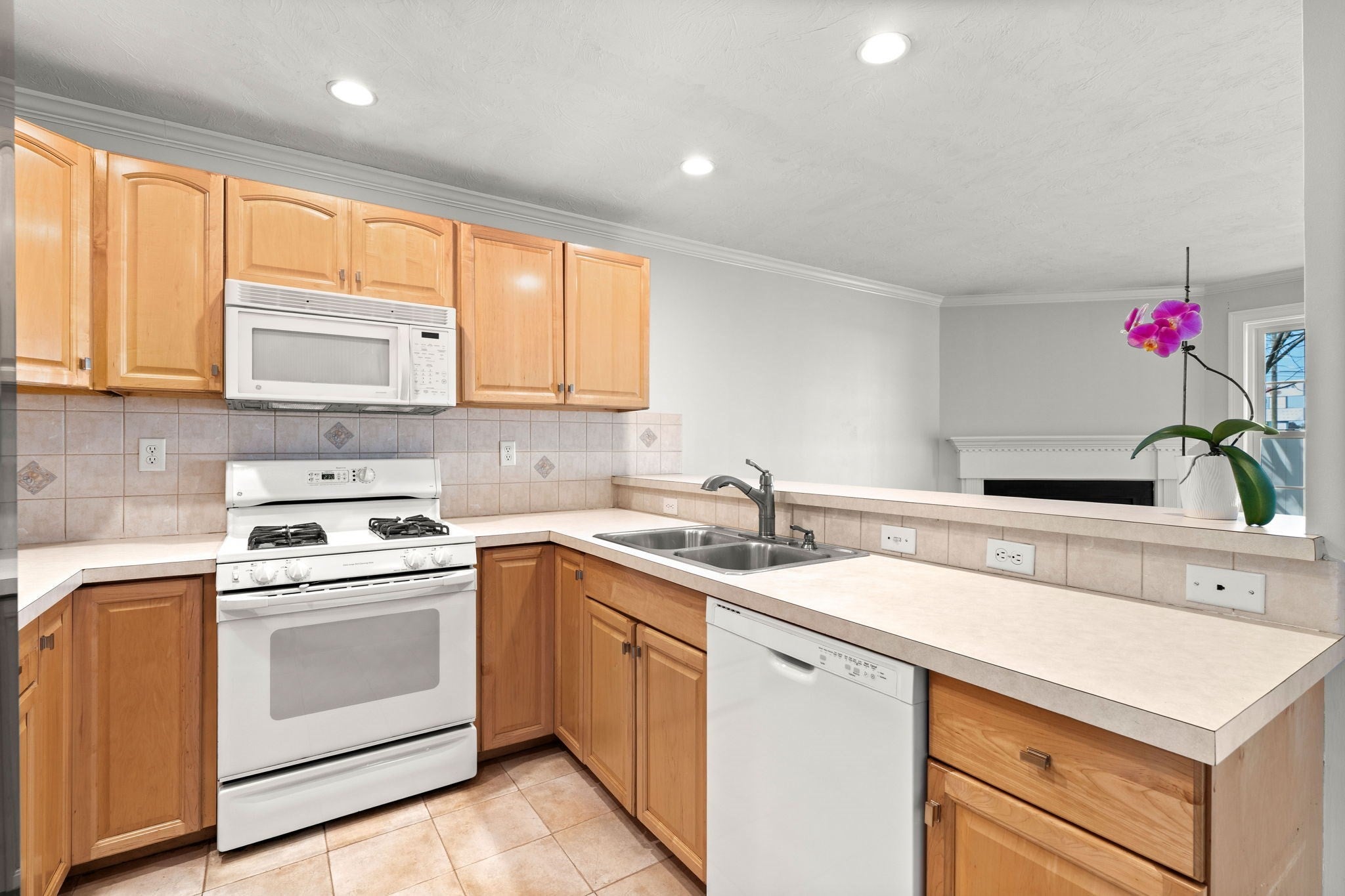 201 Main St #2, Woburn, MA, 201 Main St #2, Woburn, MA Photo #8