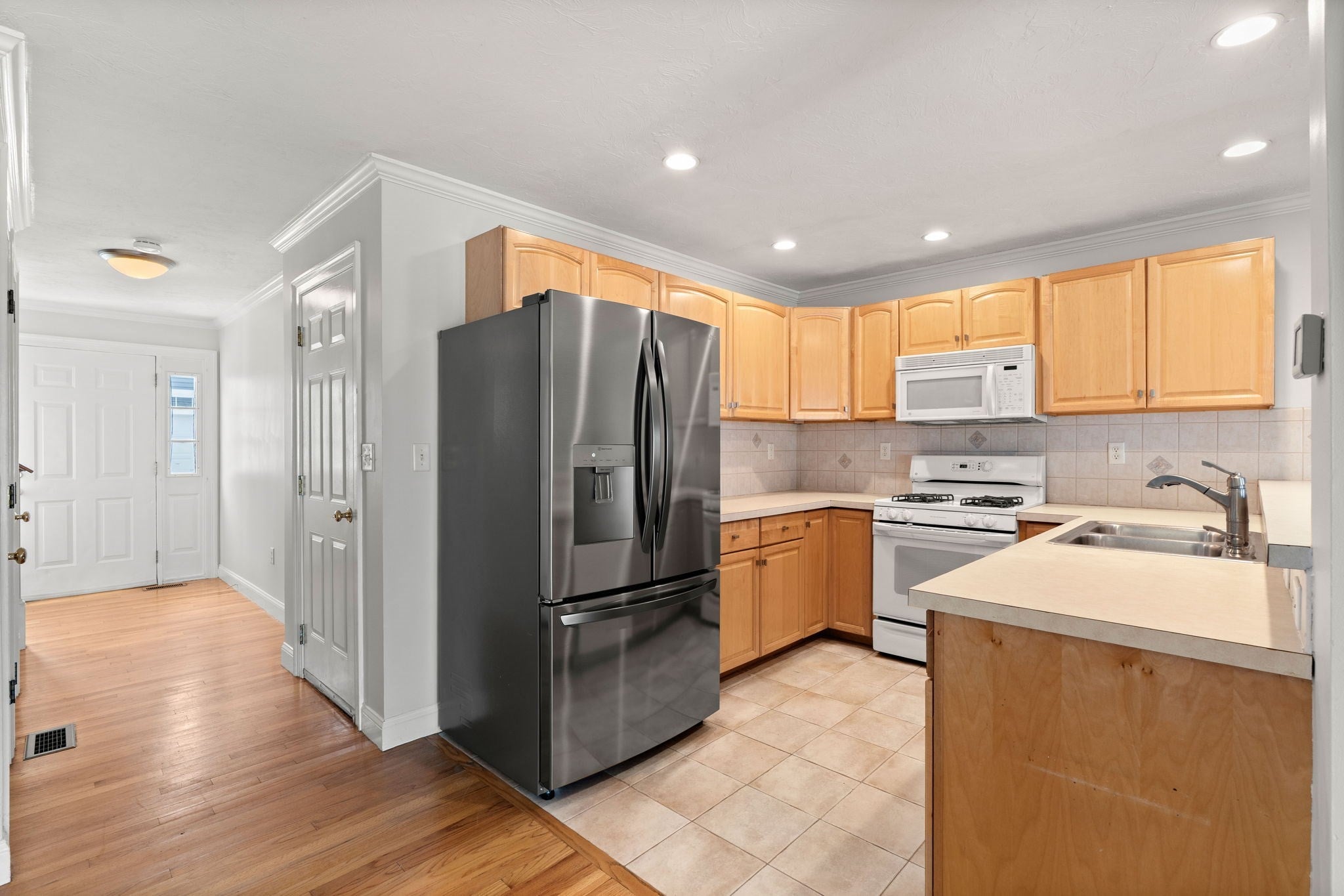 201 Main St #2, Woburn, MA, 201 Main St #2, Woburn, MA Photo #6
