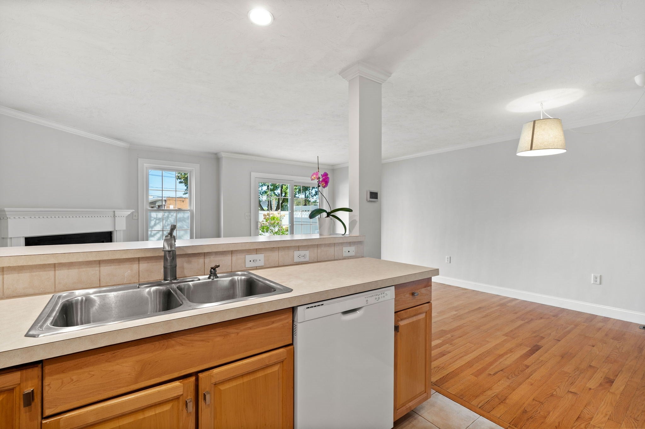 201 Main St #2, Woburn, MA, 201 Main St #2, Woburn, MA Photo #9