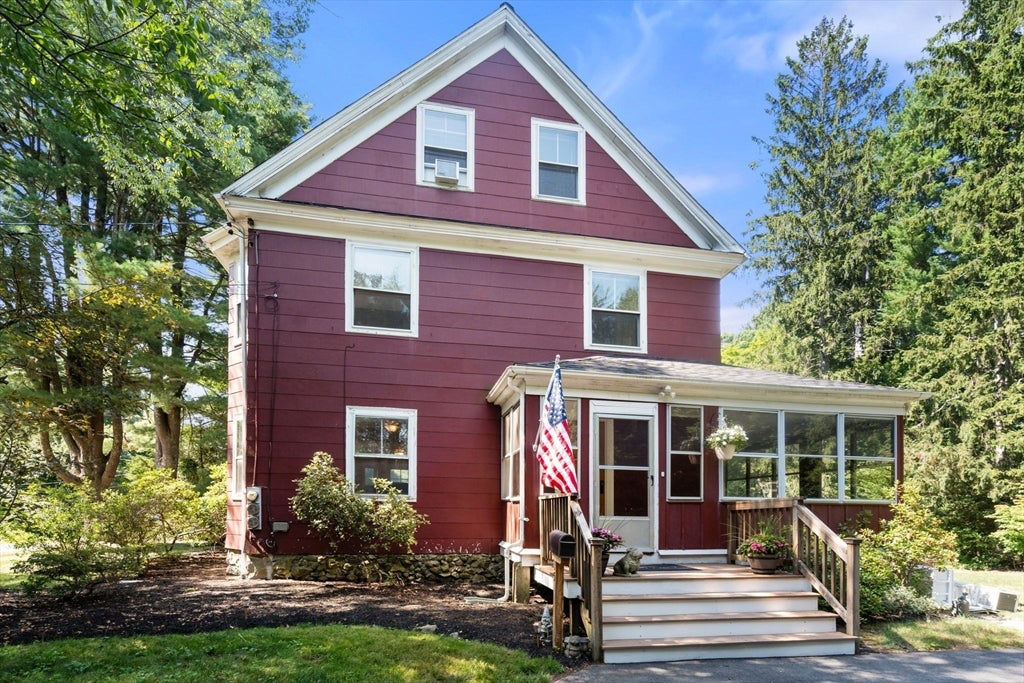 Photo of 15 Morningside Dr, Walpole, MA