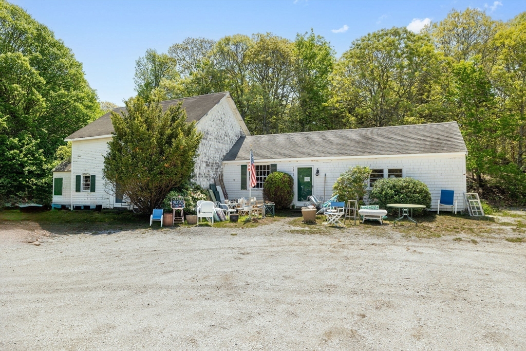 1424 Main St