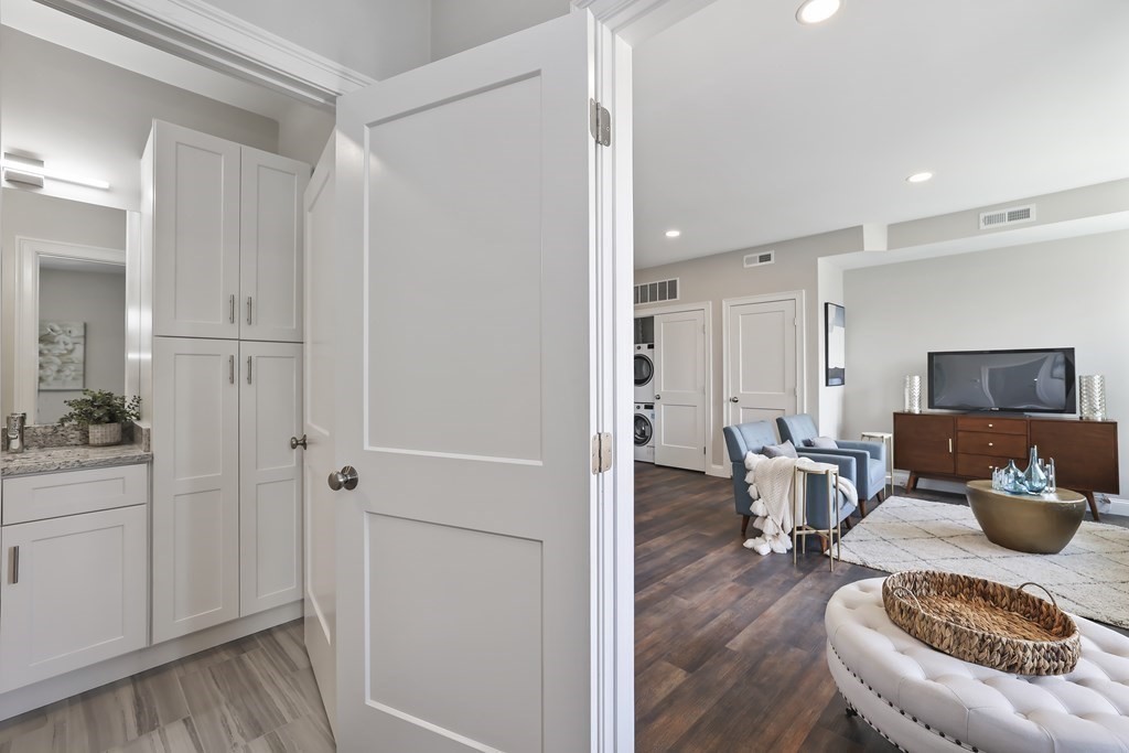 734 South Street 8
