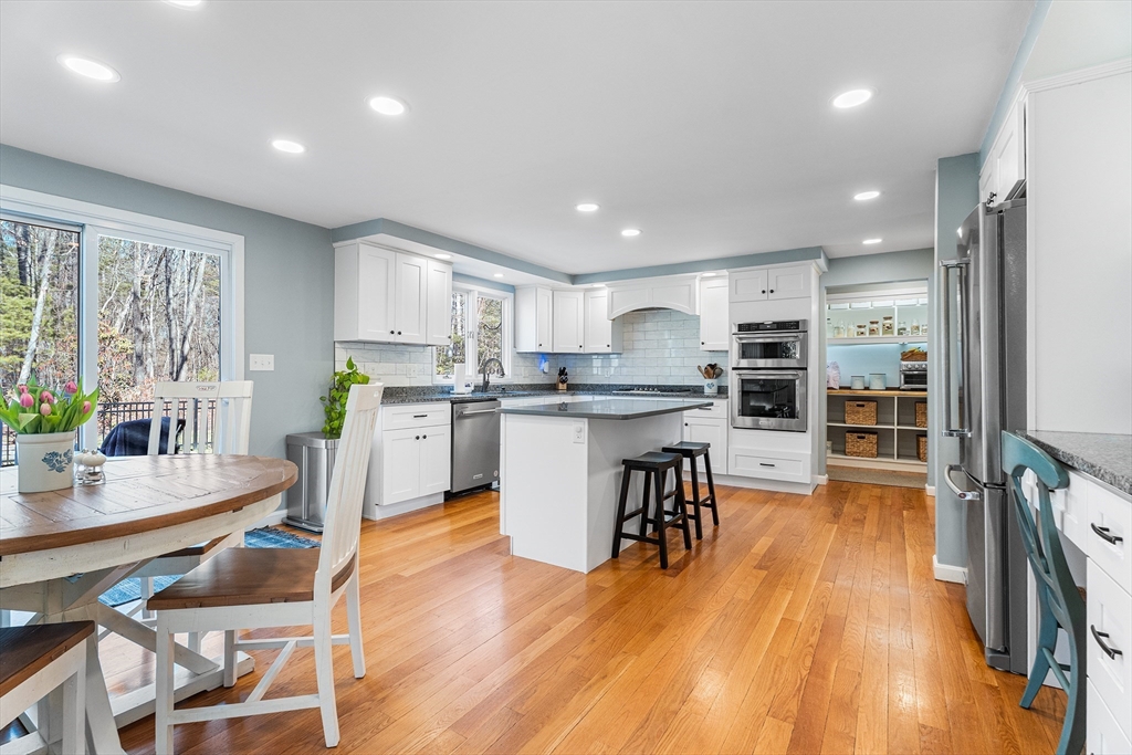 2 Claudette Cir
