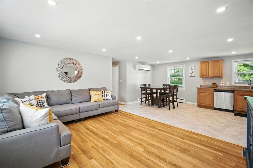 Enfield, Connecticut 06092, United States, 3 Bedrooms Bedrooms, ,2 BathroomsBathrooms,Residential,Active,159215