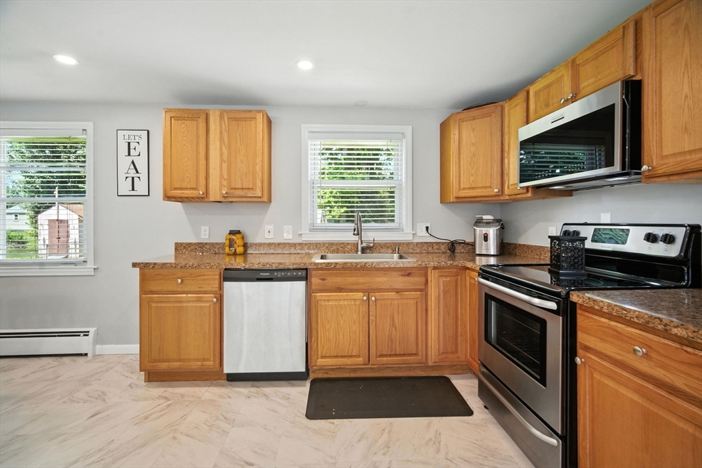 Enfield, Connecticut 06092, United States, 3 Bedrooms Bedrooms, ,2 BathroomsBathrooms,Residential,Active,159215