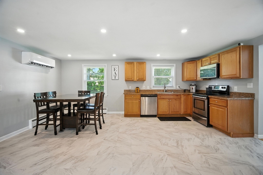 Enfield, Connecticut 06092, United States, 3 Bedrooms Bedrooms, ,2 BathroomsBathrooms,Residential,Active,159215