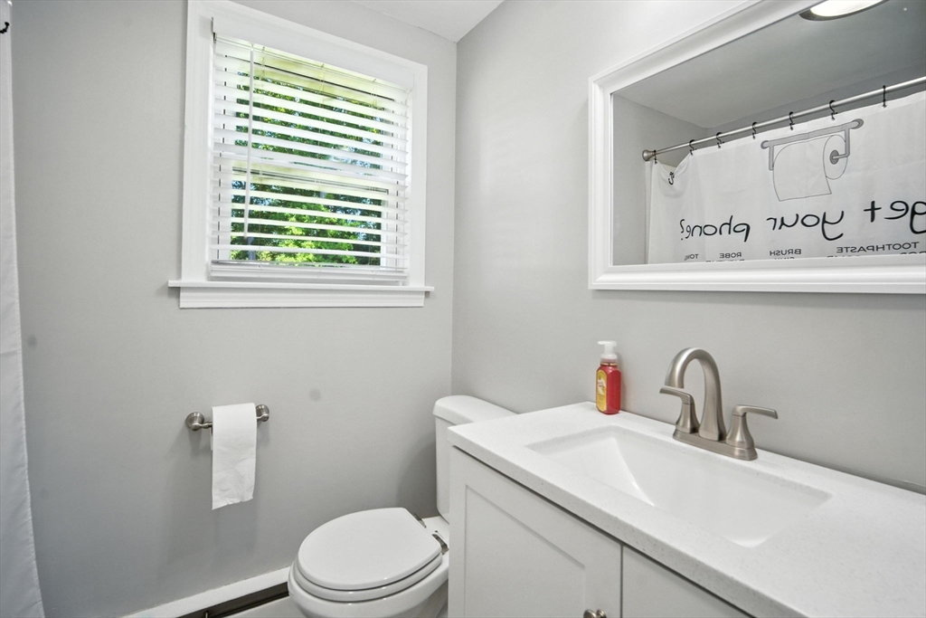 Enfield, Connecticut 06092, United States, 3 Bedrooms Bedrooms, ,2 BathroomsBathrooms,Residential,Active,159215