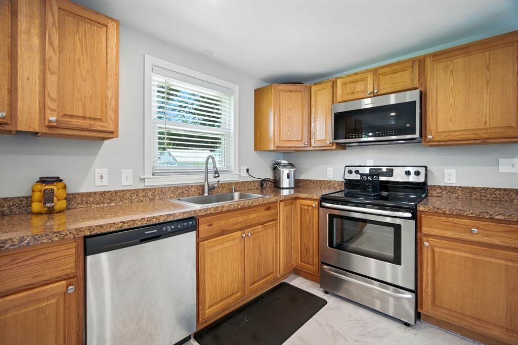 Enfield, Connecticut 06092, United States, 3 Bedrooms Bedrooms, ,2 BathroomsBathrooms,Residential,Active,159215