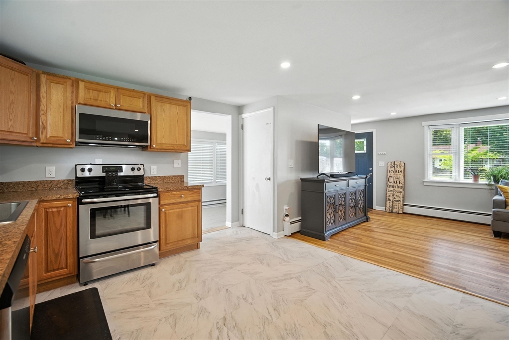 Enfield, Connecticut 06092, United States, 3 Bedrooms Bedrooms, ,2 BathroomsBathrooms,Residential,Active,159215