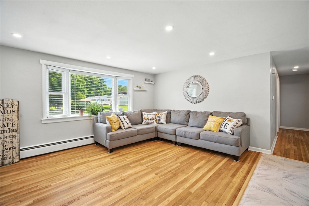 Enfield, Connecticut 06092, United States, 3 Bedrooms Bedrooms, ,2 BathroomsBathrooms,Residential,Active,159215