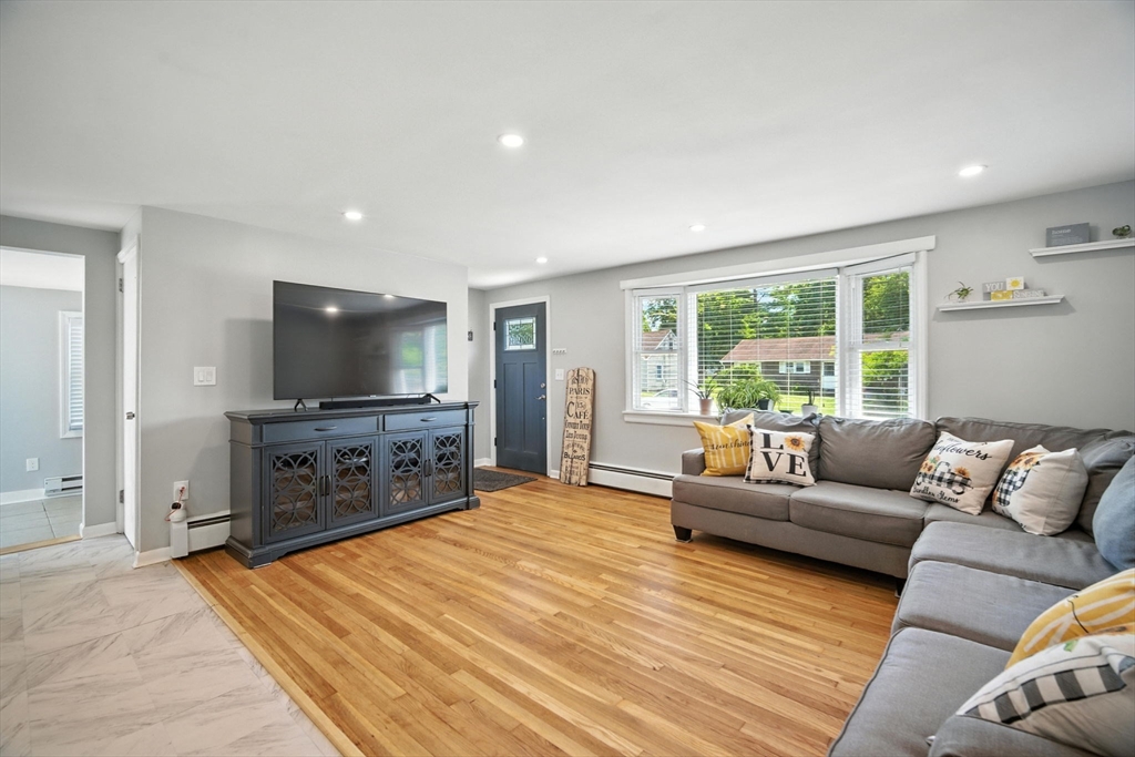 Enfield, Connecticut 06092, United States, 3 Bedrooms Bedrooms, ,2 BathroomsBathrooms,Residential,Active,159215