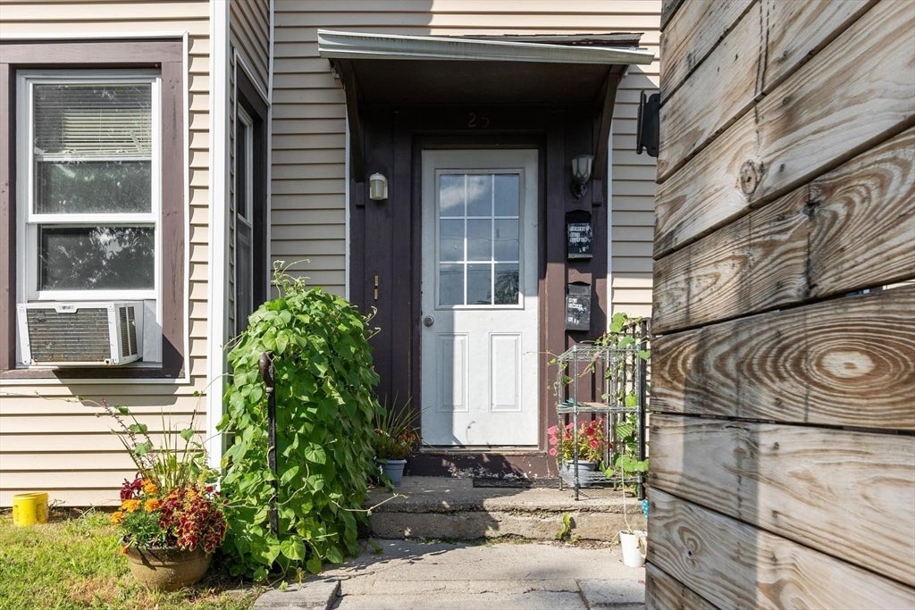 25 Goddard St