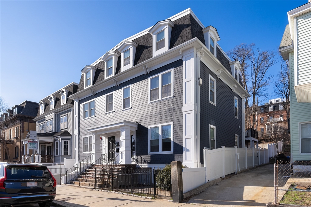776 E 4th St 2