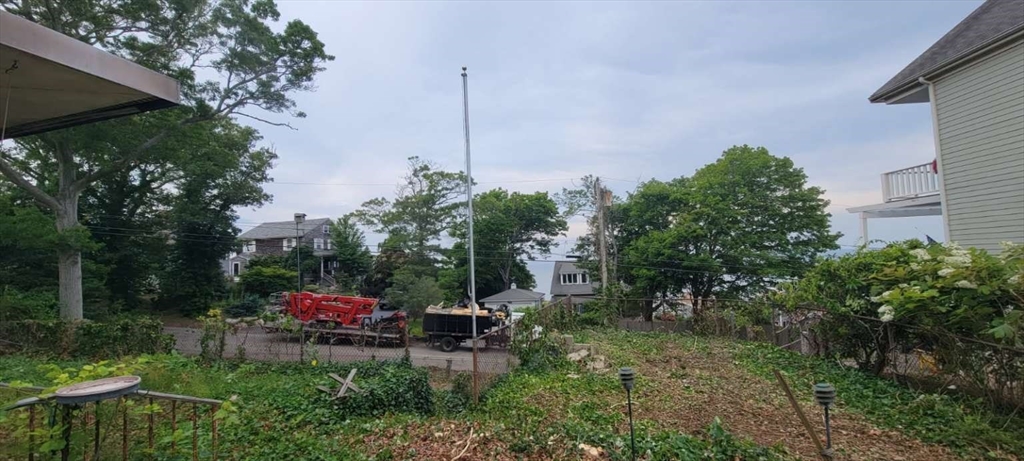 61 Crescent Ave