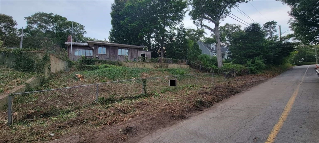61 Crescent Ave