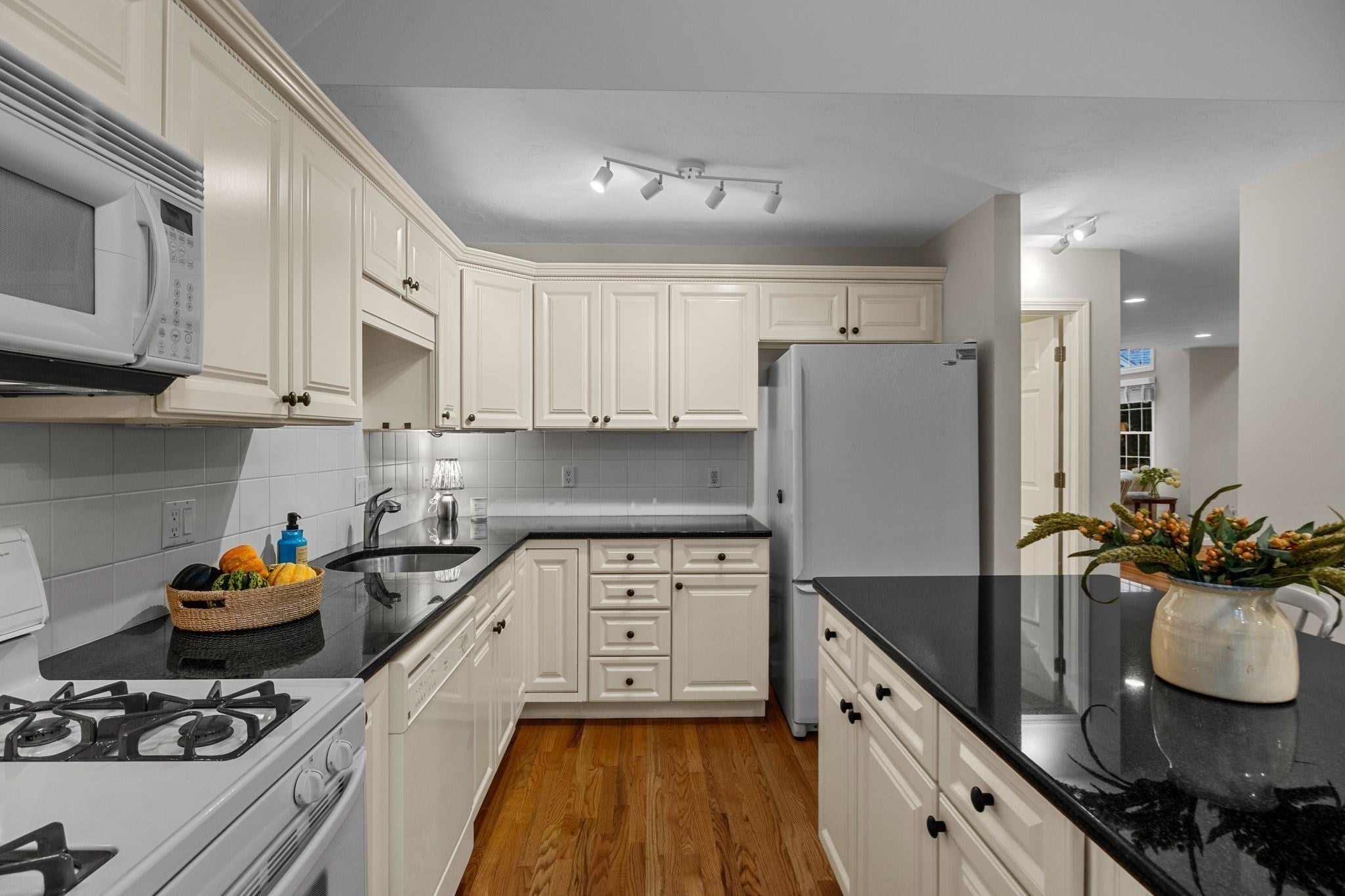 11 Gold Leaf Ln #11, Mashpee, MA, 11 Gold Leaf Ln #11, Mashpee, MA Photo #13