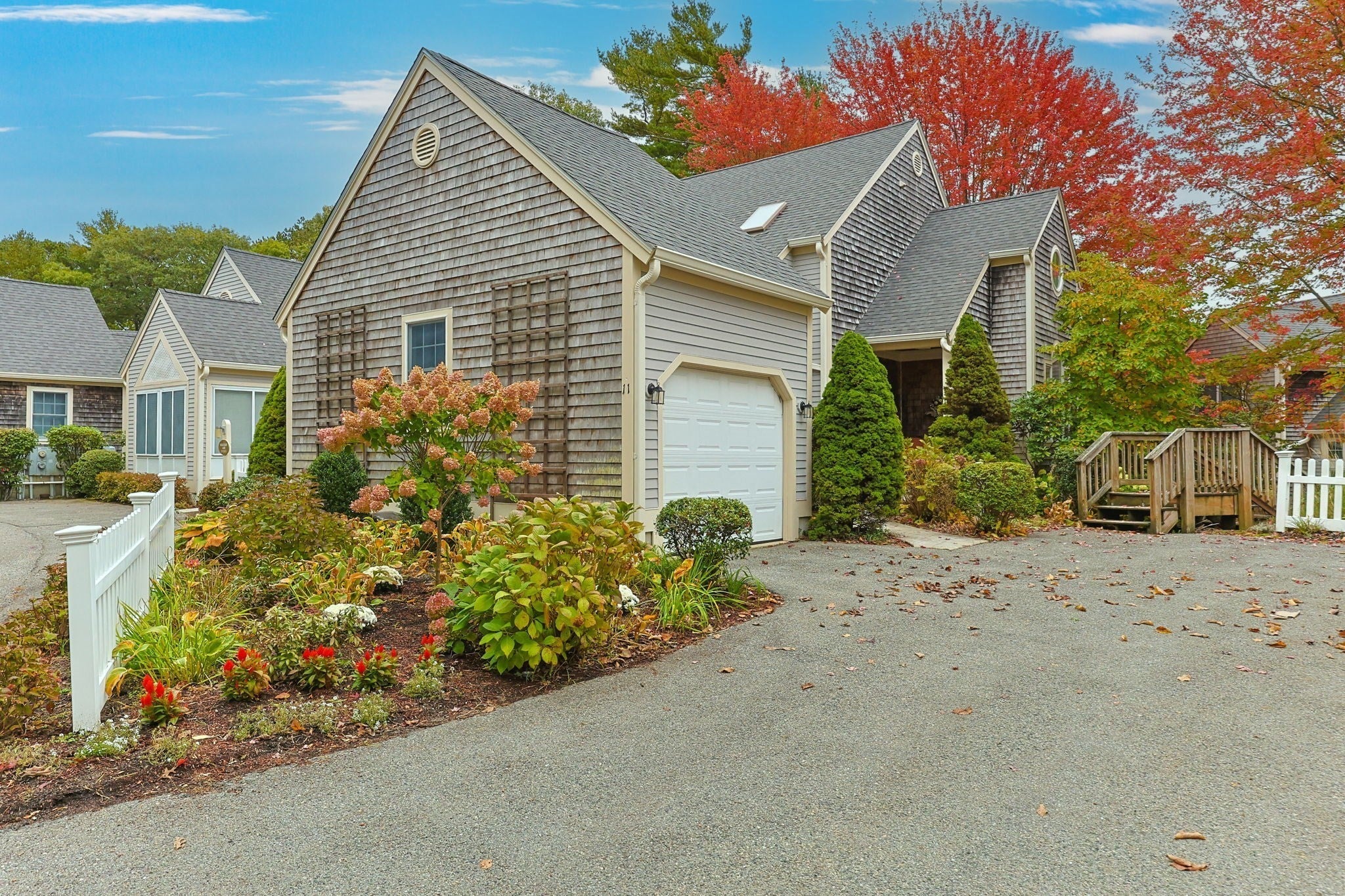 Photo of 11 Gold Leaf Ln, Mashpee, MA