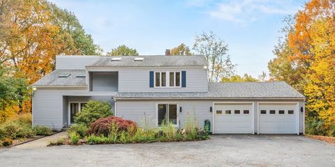 36 Sunrise Ave Leominster MA 01453