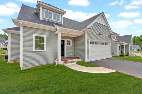 Photo of 4 Weber Farm Road #4, Wrentham, MA 02093 (MLS # 73522998)