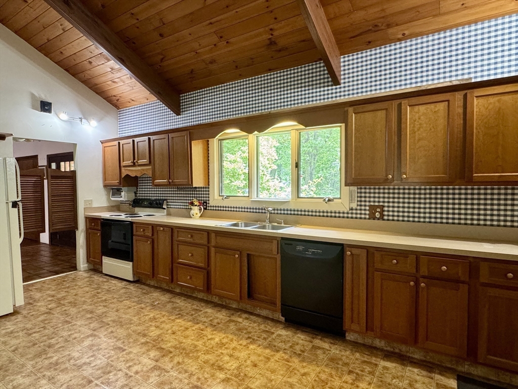 64 Number 10 Schoolhouse Rd
