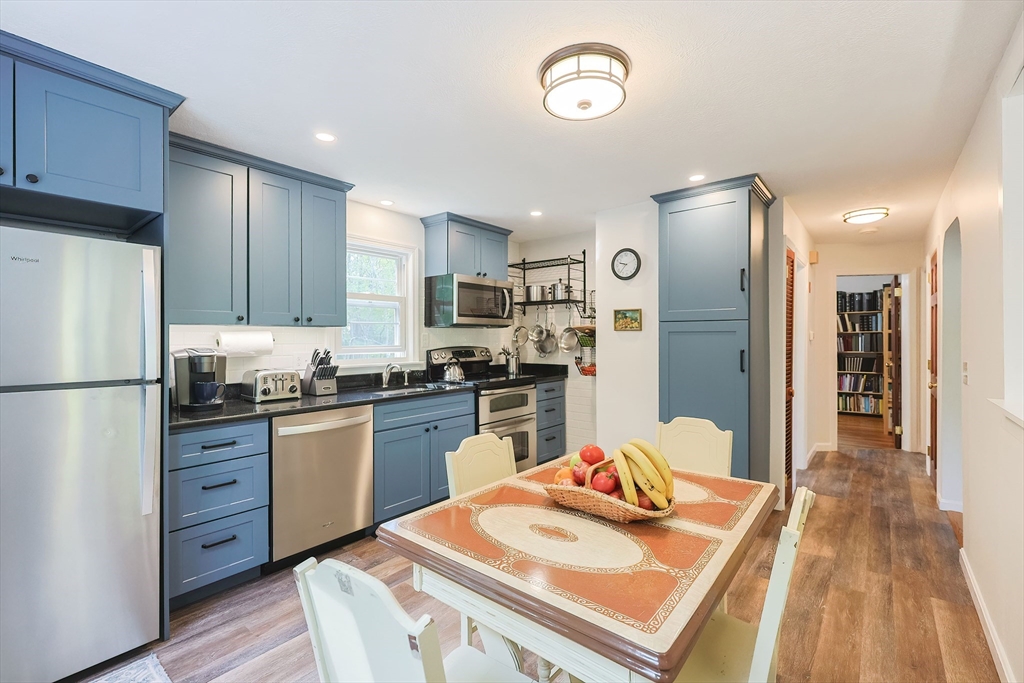 24 Kaye Cir