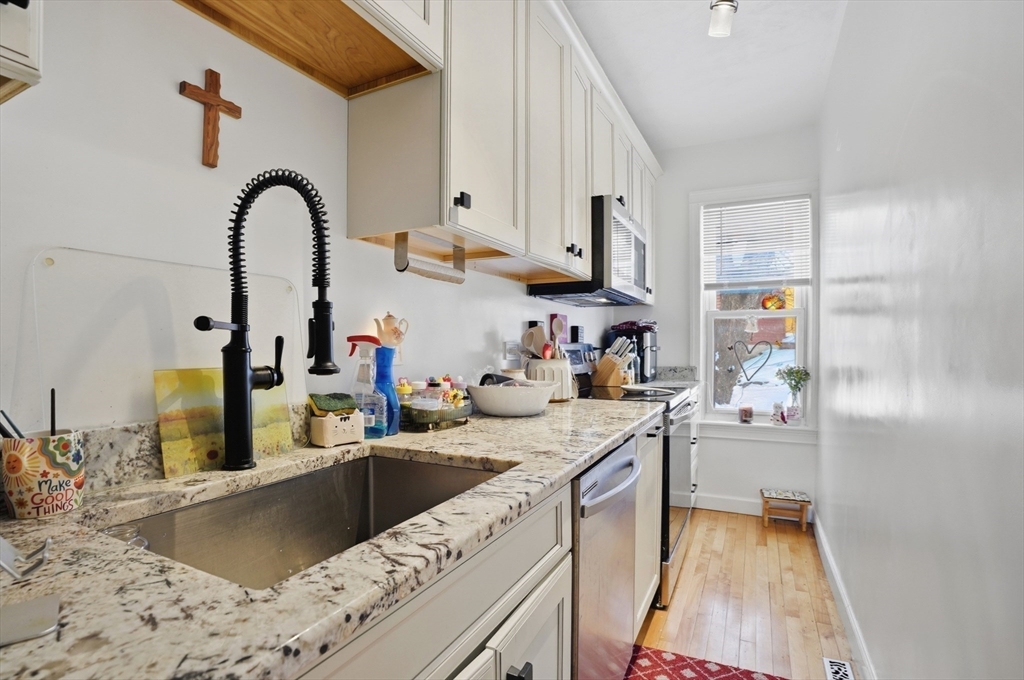 24 Ingleside Avenue, Worcester, MA Photo #9