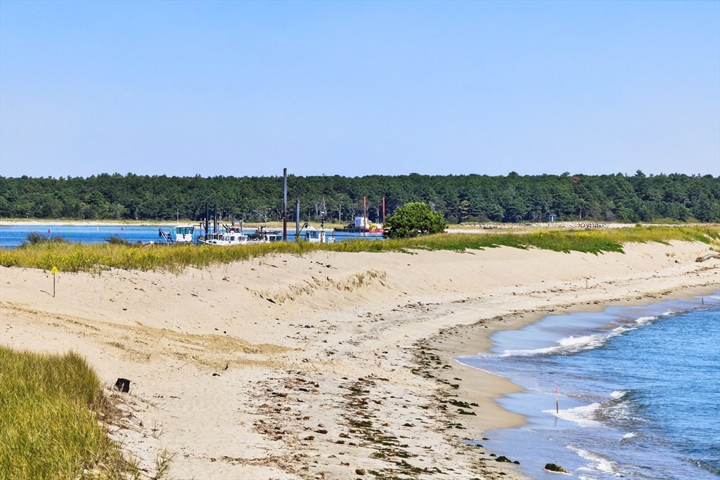 35 Shore Dr