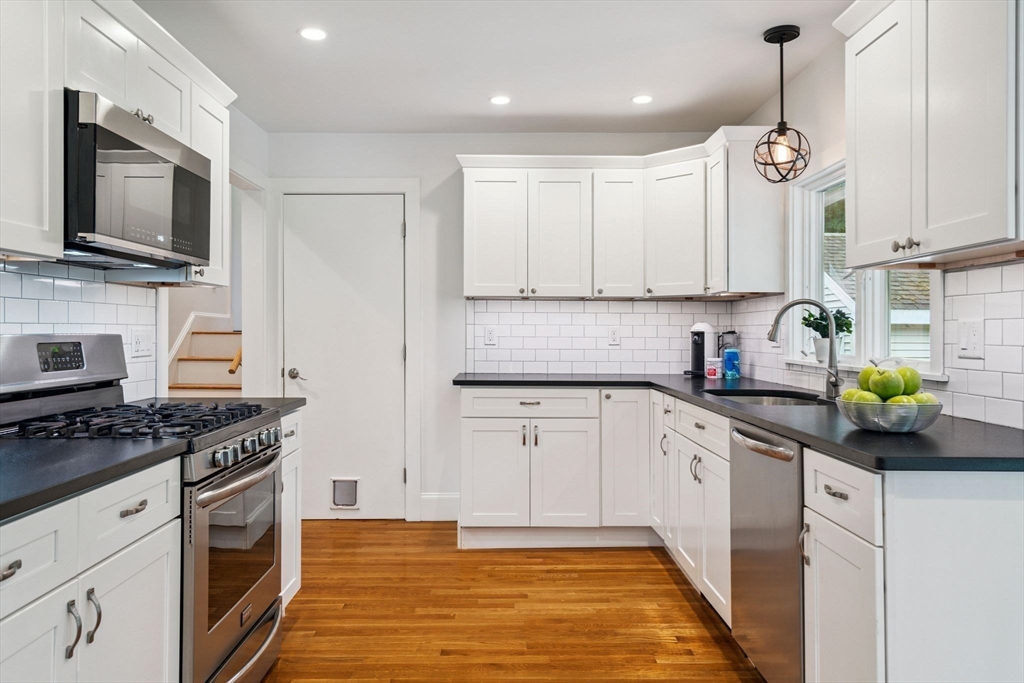 4 Oakhurst Ave