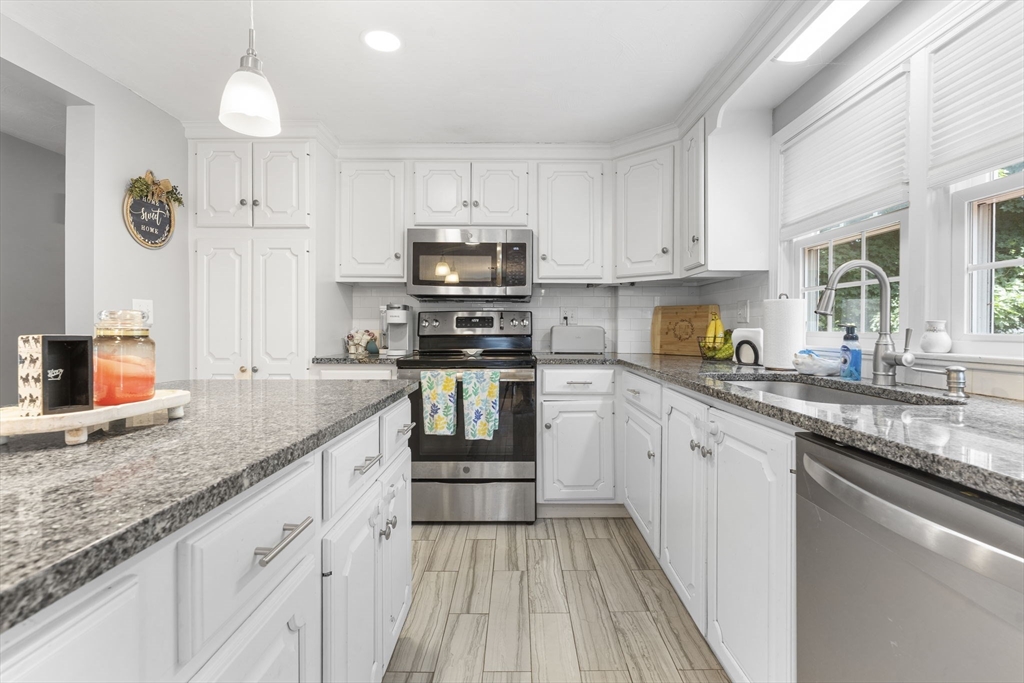 35 Oakmeadow Ln