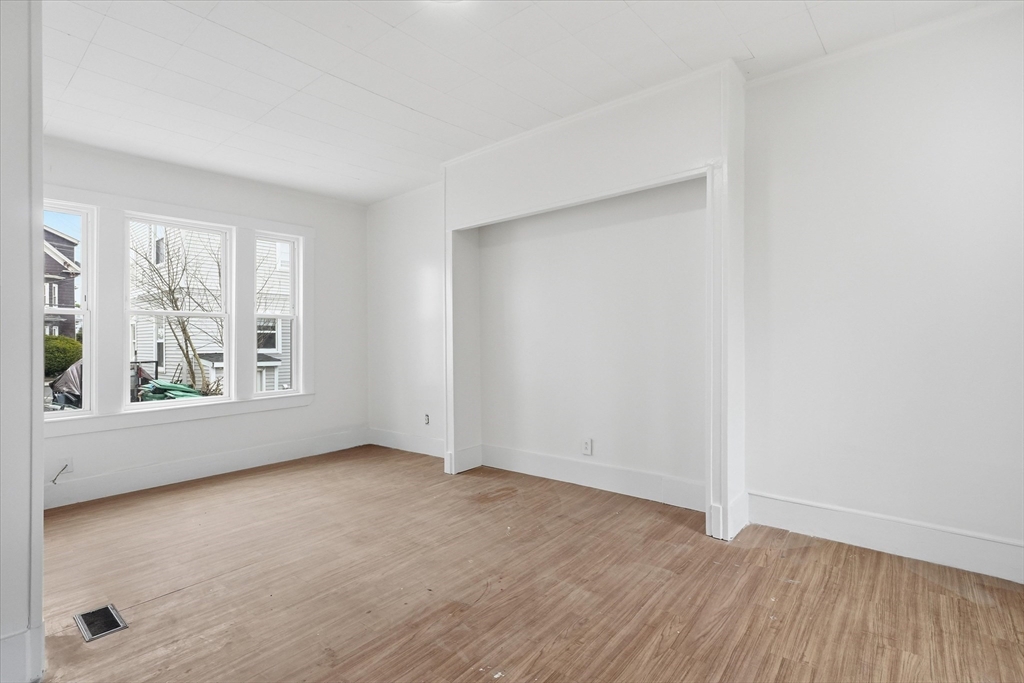52 Hamilton Ave, Lynn, MA Photo #4
