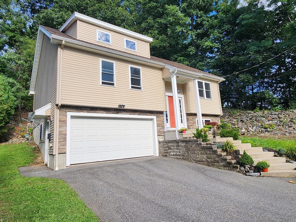 29 Buckley Rd, Worcester, MA, 29 Buckley Rd, Worcester, MA Photo #4