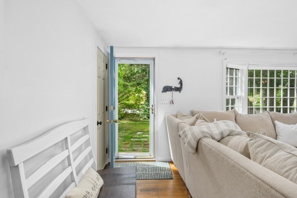 882 W Yarmouth Rd