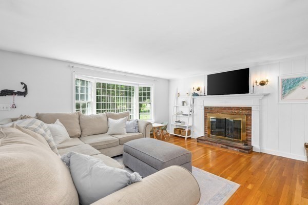 882 W Yarmouth Rd
