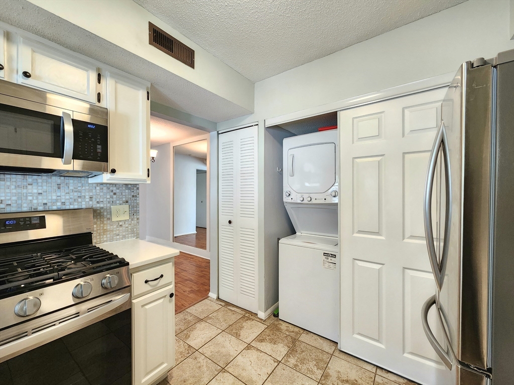 234 Edgebrook Dr 234