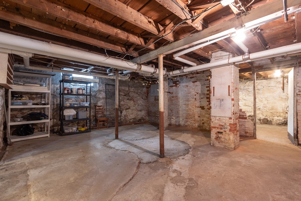 Natick, Massachusetts 01760, United States, 4 Bedrooms Bedrooms, ,3 BathroomsBathrooms,Residential,Pending,78969