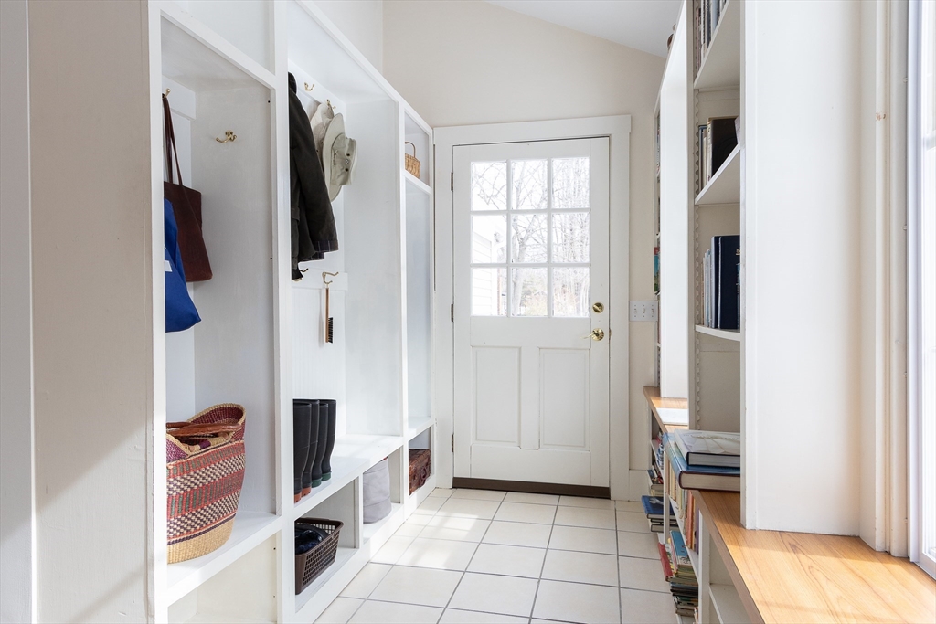 Natick, Massachusetts 01760, United States, 4 Bedrooms Bedrooms, ,3 BathroomsBathrooms,Residential,Pending,78969