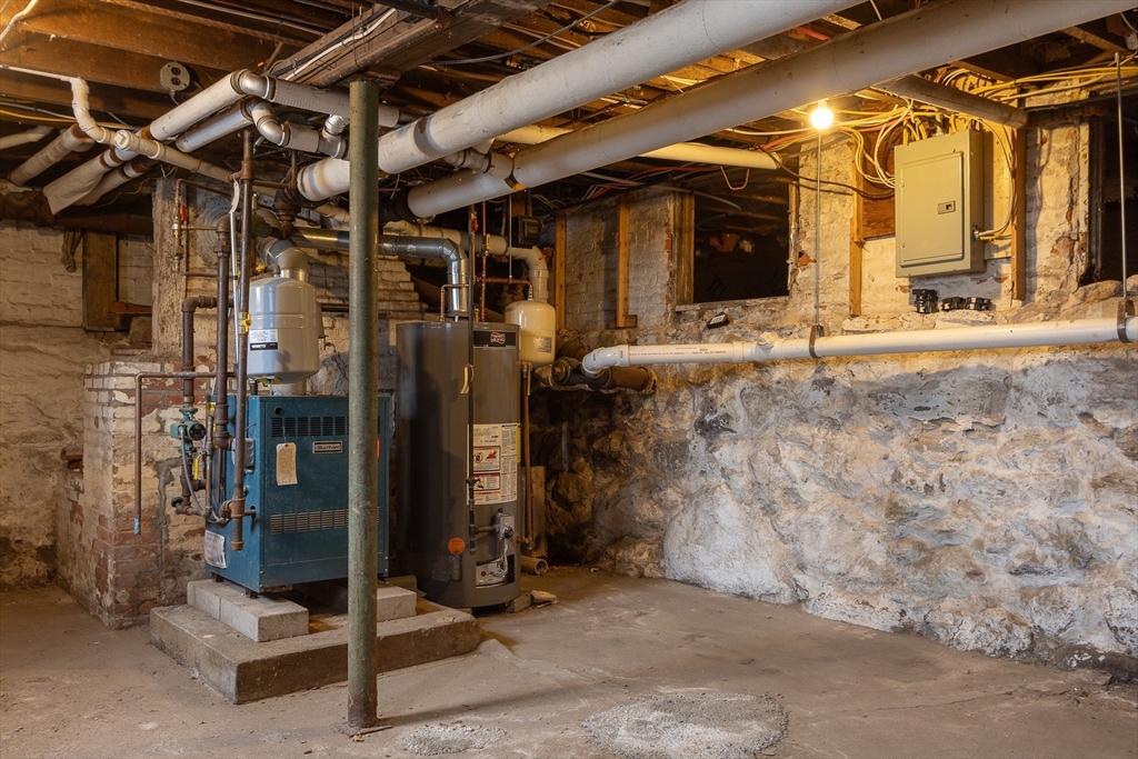 Natick, Massachusetts 01760, United States, 4 Bedrooms Bedrooms, ,3 BathroomsBathrooms,Residential,Pending,78969