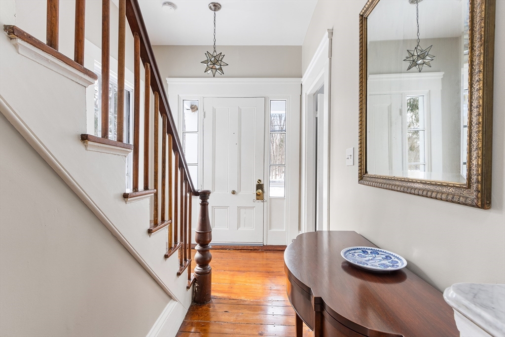 Natick, Massachusetts 01760, United States, 4 Bedrooms Bedrooms, ,3 BathroomsBathrooms,Residential,Pending,78969