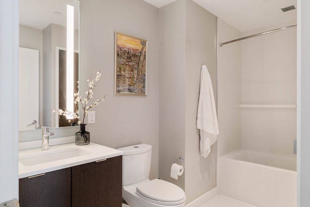 Somerville, Massachusetts 02145, United States, 3 Bedrooms Bedrooms, ,3 BathroomsBathrooms,Residential,Active,130176