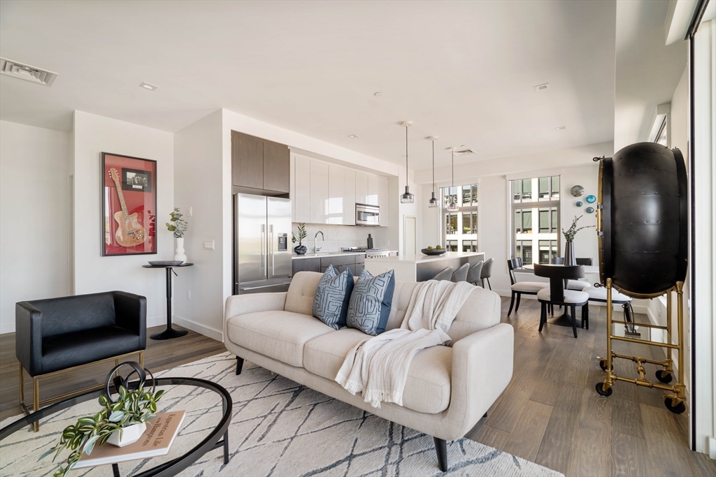 Somerville, Massachusetts 02145, United States, 3 Bedrooms Bedrooms, ,3 BathroomsBathrooms,Residential,Active,130176