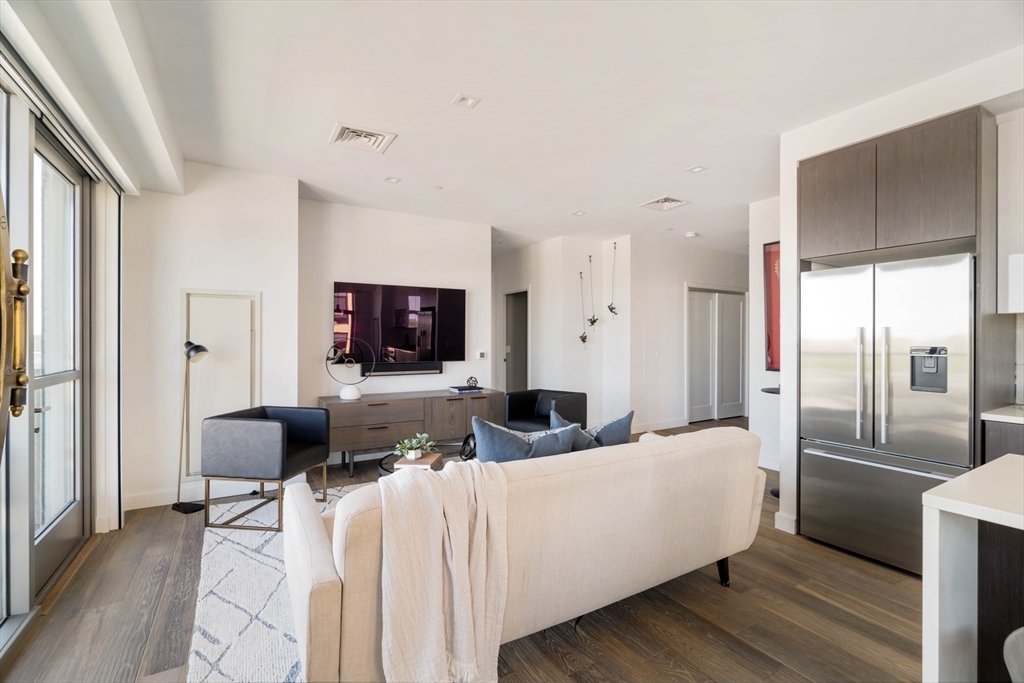 Somerville, Massachusetts 02145, United States, 3 Bedrooms Bedrooms, ,3 BathroomsBathrooms,Residential,Active,130176