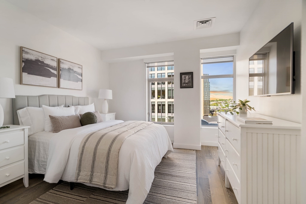 Somerville, Massachusetts 02145, United States, 3 Bedrooms Bedrooms, ,3 BathroomsBathrooms,Residential,Active,130176