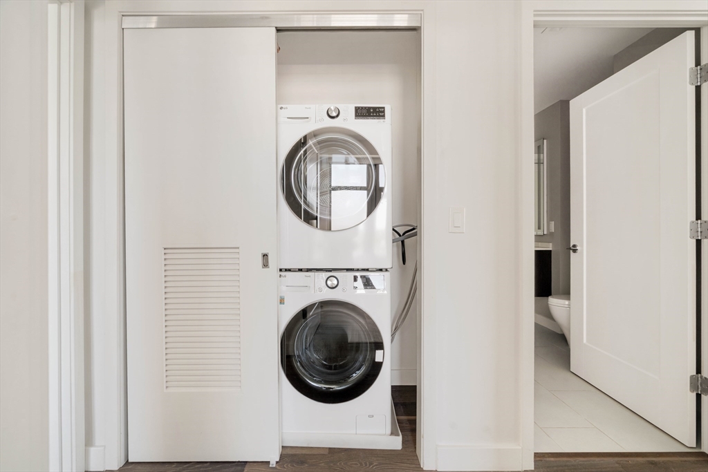 Somerville, Massachusetts 02145, United States, 3 Bedrooms Bedrooms, ,3 BathroomsBathrooms,Residential,Active,130176