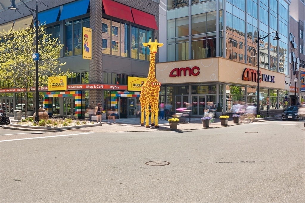 Somerville, Massachusetts 02145, United States, 3 Bedrooms Bedrooms, ,3 BathroomsBathrooms,Residential,Active,130176