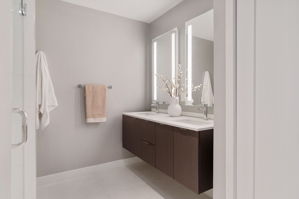 Somerville, Massachusetts 02145, United States, 3 Bedrooms Bedrooms, ,3 BathroomsBathrooms,Residential,Active,130176