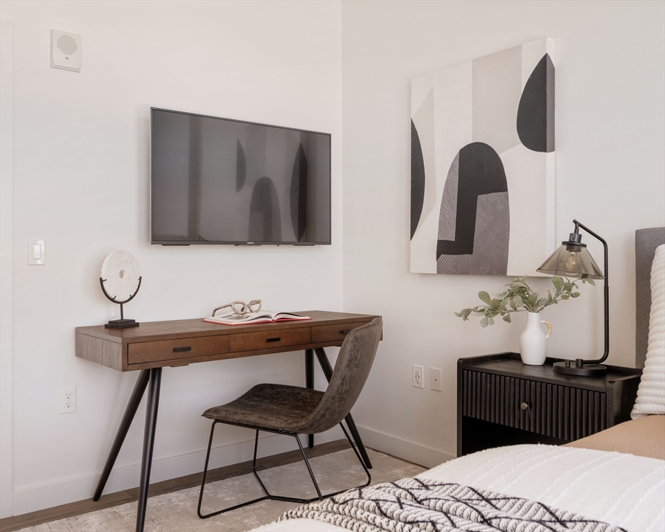 Somerville, Massachusetts 02145, United States, 3 Bedrooms Bedrooms, ,3 BathroomsBathrooms,Residential,Active,130176