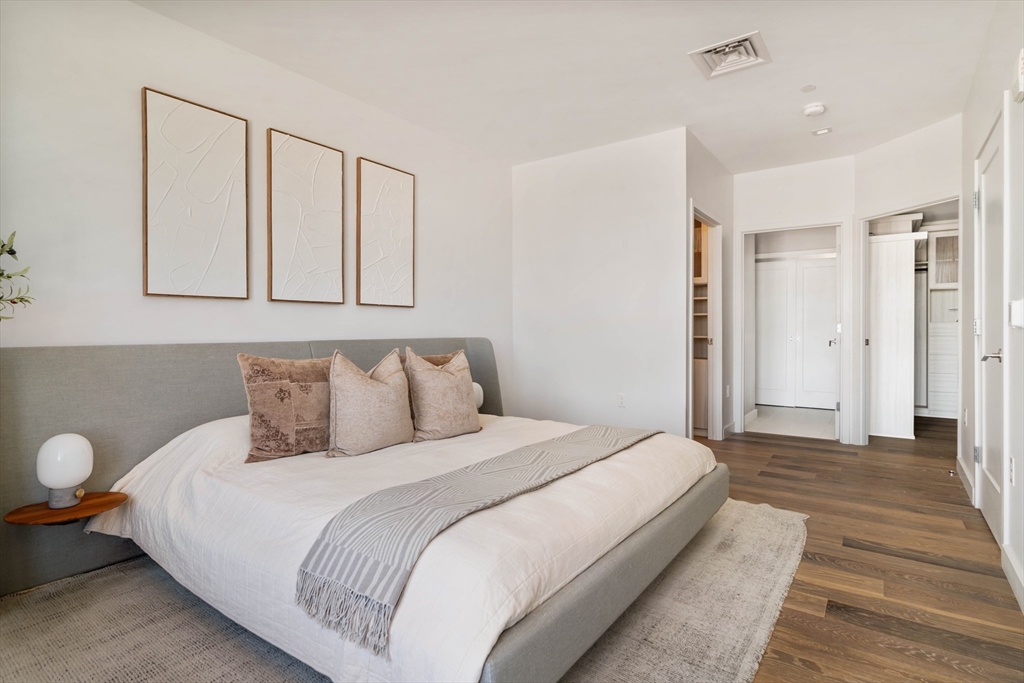 Somerville, Massachusetts 02145, United States, 3 Bedrooms Bedrooms, ,3 BathroomsBathrooms,Residential,Active,130176