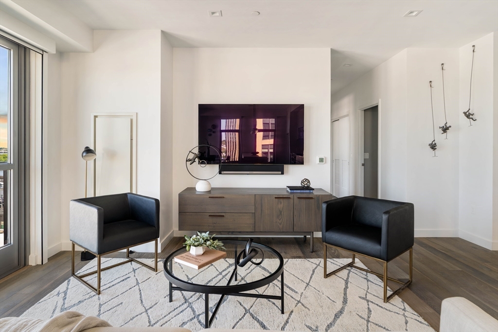 Somerville, Massachusetts 02145, United States, 3 Bedrooms Bedrooms, ,3 BathroomsBathrooms,Residential,Active,130176