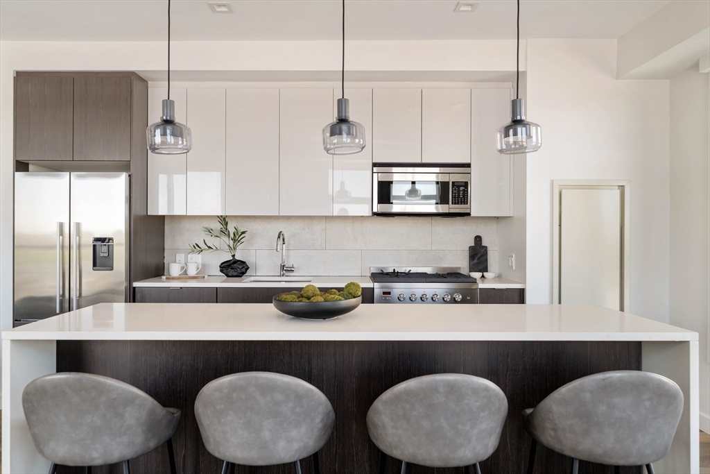 Somerville, Massachusetts 02145, United States, 3 Bedrooms Bedrooms, ,3 BathroomsBathrooms,Residential,Active,130176