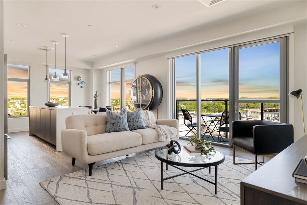 Somerville, Massachusetts 02145, United States, 3 Bedrooms Bedrooms, ,3 BathroomsBathrooms,Residential,Active,130176